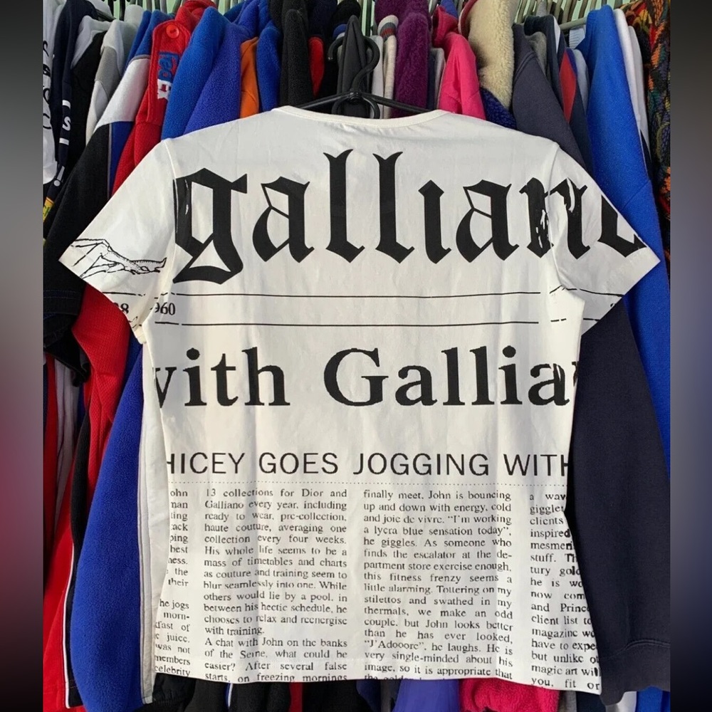 NWT JOHN GALLIANO NEWSPAPER GAZETTE WHITE WOMENS T-SHIRT - Picture 3 of 7